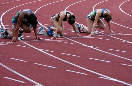 3 people at the starting line